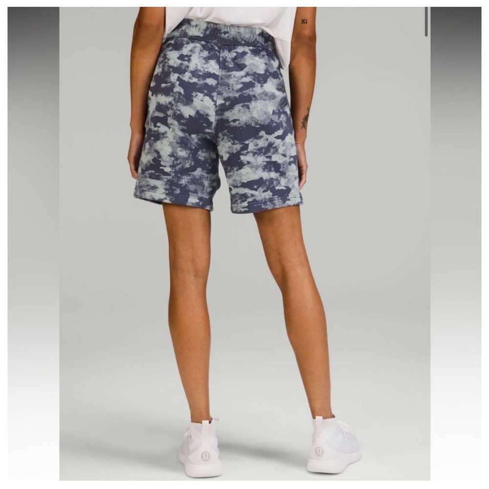 Lululemon Fleece Heritage Camo Wash‎ WP
Blue Multi Loungeful High-Rise 7" Shorts